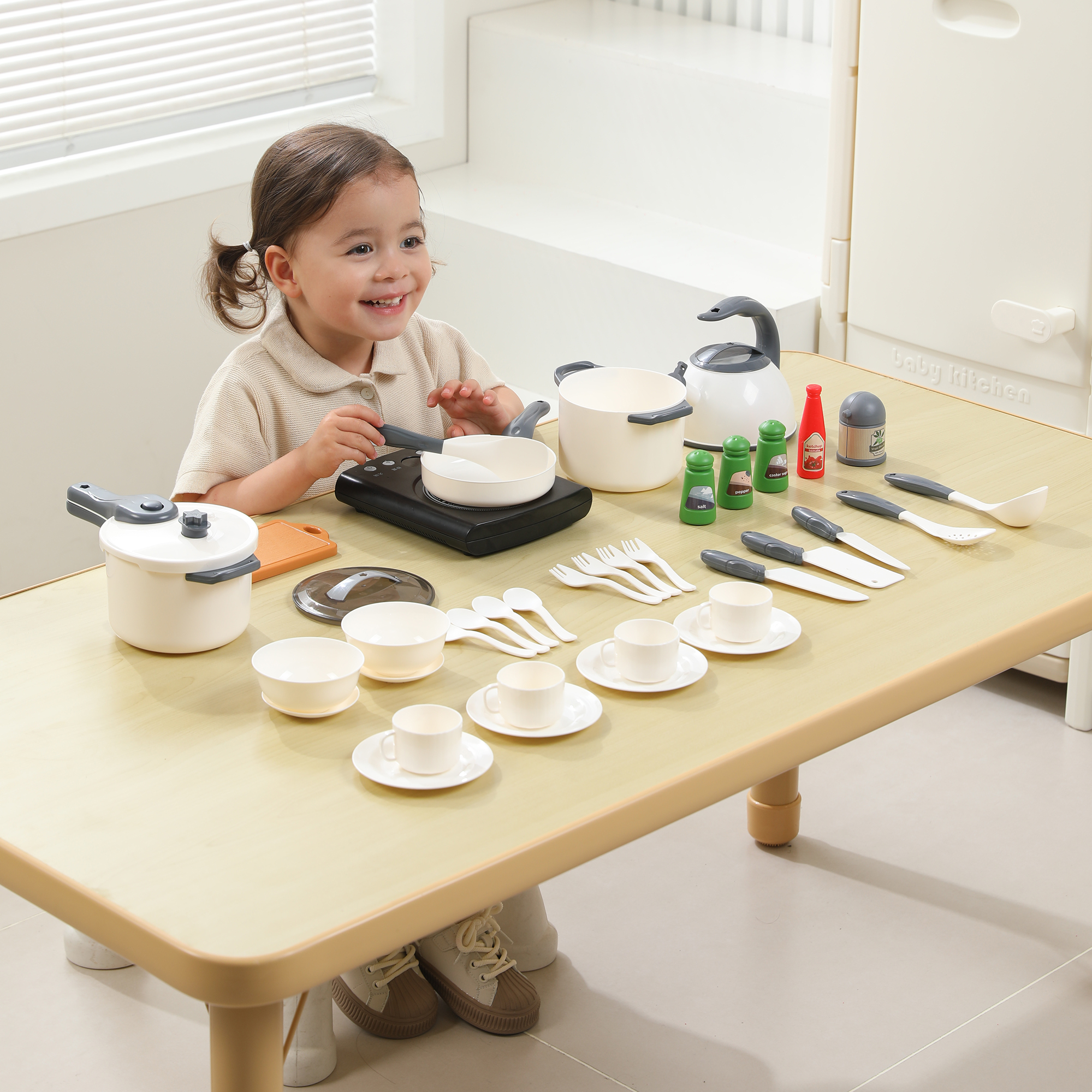 Набор посуды с продуктами UNIX Kids (48 предметов) белый